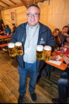 20 Jahre BCD Treffen, Bayerischer Abend: Bier gab es auch. Ralf vom BC Baar Heuberg.