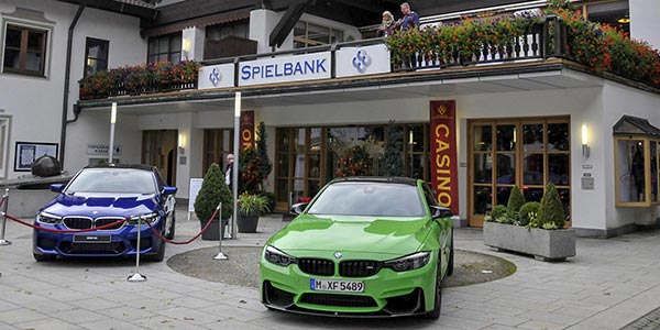 20 Jahre BCD Treffen: BMW M Fahrzeuge als Ausstellungstücke der BMW M GmbH vor dem Casino