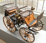 Die erste Motorkutsche der Welt als Exponat in der Gottlieb-Daimler-Gedächtnisstätte.