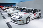 Porsche Museum in Stuttgart-Zuffenhausen: Porsche im Motorsport, vorne: Porsche 924 Carrera GTR