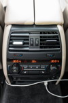 BMW 740i (F01) von Edwin ('Homerraas'), Klima-Automatik mit 4-Zonen-Regelung, Konsole im Fond.