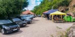 Grill-Stammtisch im Juli 2018: Teilnehmerfahrzeuge auf dem Gelände des Bergwerks in Sommerkahl