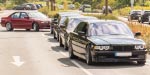 Gemeinsame Anfahrt zur BMW Scene Show 2018: vorne der BMW 740iL (E38) mit Ann-Kristin ('Rakete') am Steuer.