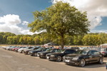 Lange Reihe von 7er-BMWs auf dem Sarrbruchgelände in Recklinghausen bei der BMW Scene Show 2018.
