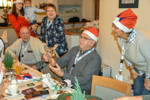 7er Südhessen (Weihnachts-) Stammtisch im Dezember 2018: Karl-Heinz ('fuat') mit seinem Wichtelgeschenk.