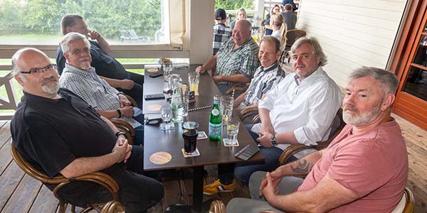 Rhein-Ruhr-Stammtisch im August 2021 im Café del Sol in Castrop-Rauxel: heute mit kleiner Männer-Runde mit insgesamt acht Teilnehmern.
