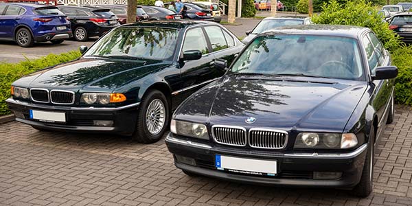 BMW 728i (E38) von Gregor ('leopold456', links) und BMW 750iL (E38) von Daniel ('fosgate').