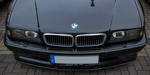 Rhein-Ruhr-Stammtisch im November 2022: BMW 750i (E38) von Roland ('roland1') mit auffälligem Kennzeichenhalter