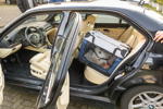 195. Rheinischer 7er-Stammtisch: BMW 740i (E38) von Mirco ('ML77') auf dem Stammtischparkplatz, Hundebox im Fond