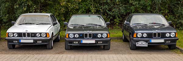 E23-Parade mit dem BMW "M" 745iA von Christian ('s2000silber'), dem BMW 745iA Executive von Peter ('TurboPeter') und dem BMW 732iA von Christian ('cheeck')