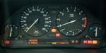 261. Rhein-Ruhr-Stammtisch im November 2024: BMW 750i (E32) von Wolfgang ('whan'), Tacho-Instrumente