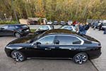 Rhein-Ruhr-Stammtisch im November 2024:der BMW i7 (G70) von Christian ('Christian') überragt die beiden "Smarties"