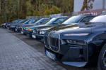 Rhein-Ruhr-Stammtisch im November 2024: Stammtischparkplatz mit dem BMW i7 xDrive von Christian ('Christian')