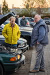 Rhein-Ruhr-Stammtisch im November 2024: Gerd ('Brennergerd') mit Jens ('sandmaennchen1') an Gerds BMW BMW 740i (E38)