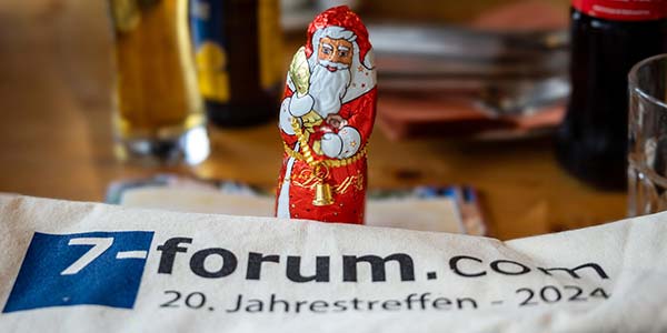 Schoko-Weihnachtsmann und Forumsbeutel als kleines Pr&auml;sent f&uuml;r alle Teilnehmer beim Weihnachts-Rhein-Ruhr-Stammtisch 2026 in Bochum