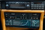Rhein-Ruhr-Stammtisch im April 2026: BMW 740i Inidvidual (E32) von Dennis ('Denis!'), Mittelkonsole vorne
