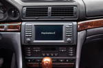 BMW 728i (E38) von Oliver ('Olli-Knolli'), auf dem BMW Bord-Bildschirm kann Playstation gespielt werden, die sich im Handschufach befindet